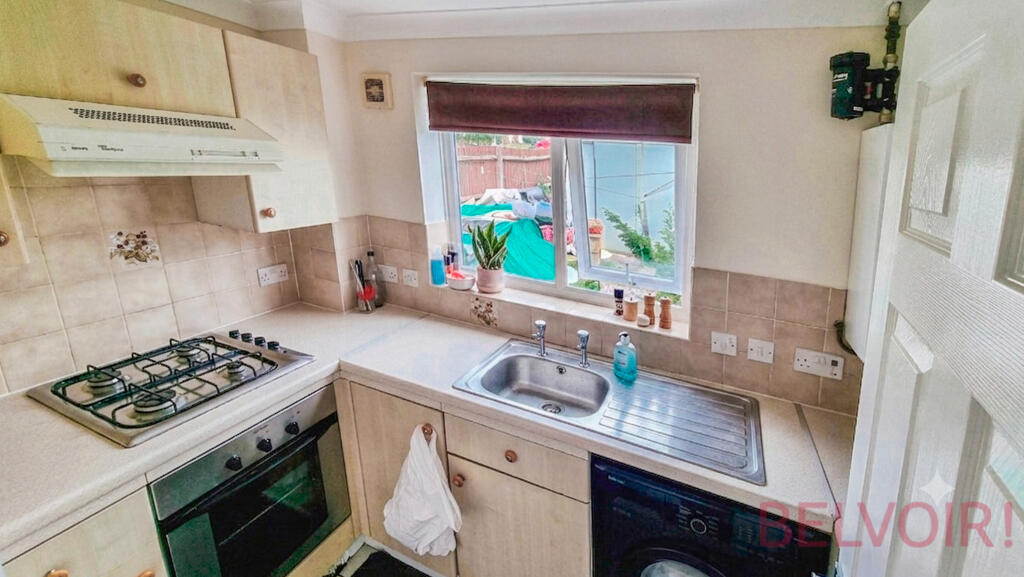 Lucas Close, Irthlingborough, NN9 - View 2
