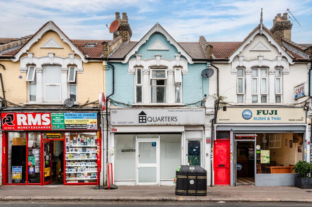 Main image of property: Ground floor, 102 Hoe Street, London, E17 4QS