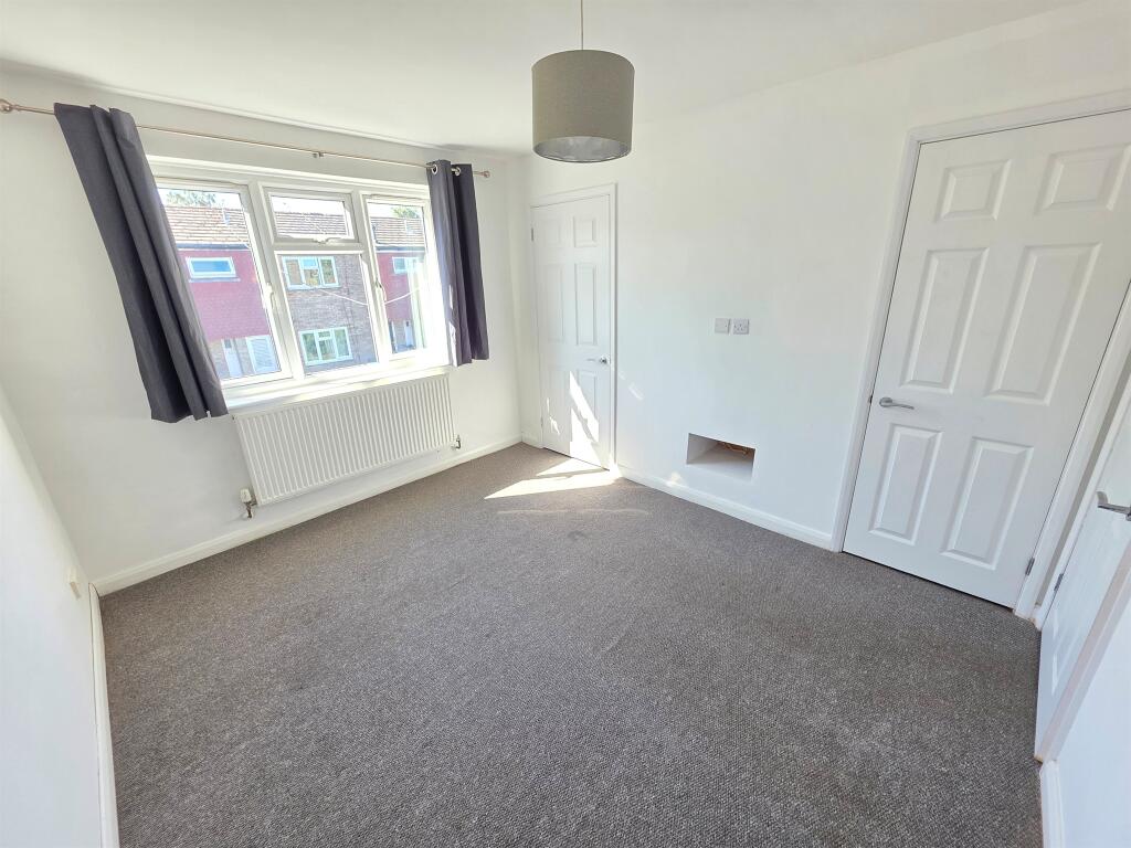 Apartment in Aylesbury, Buckinghamshire - View 4