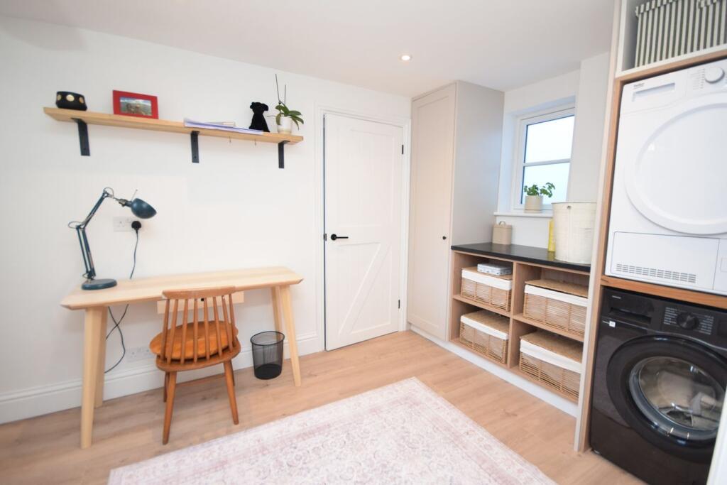House in Farnham - More