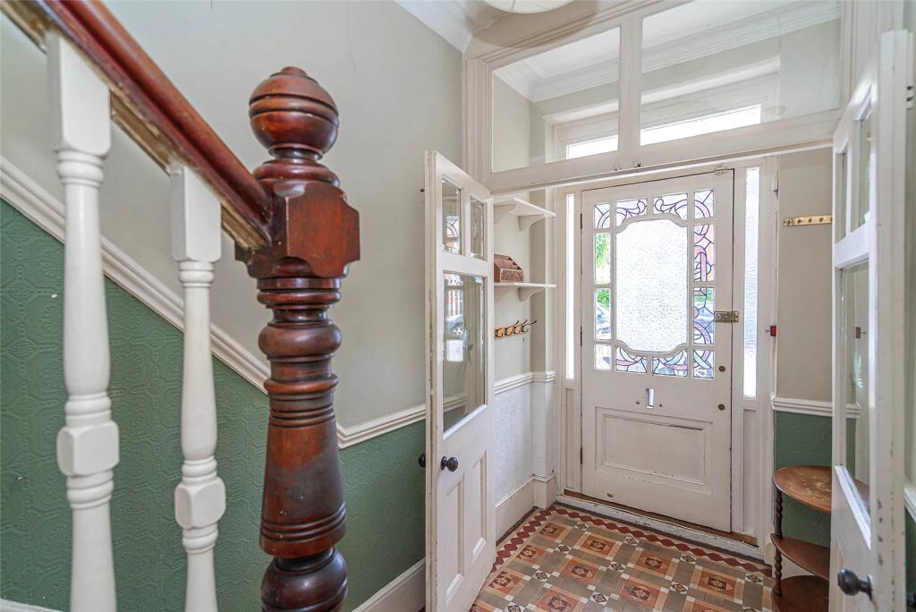 House in London, Bowes Park, New Southgate - View 2