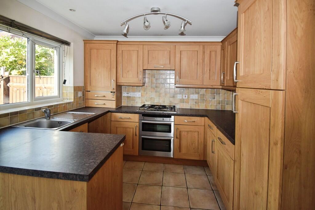 15 Button Drive, Bromsgrove, B61 8RS photo 5