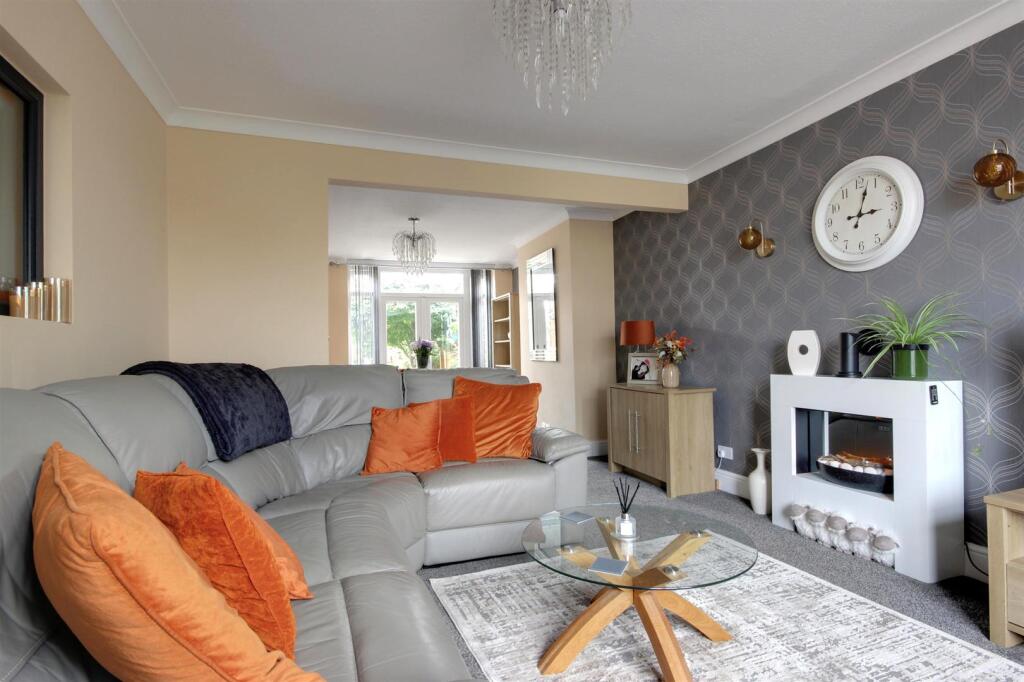 House in Hull - View 4