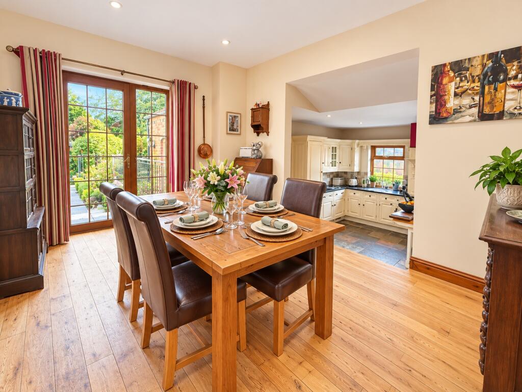 House in Lincoln - View 4