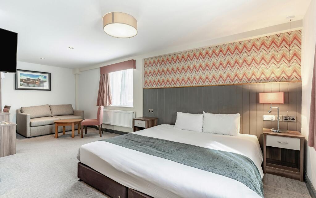 8690271-interior13.jpg