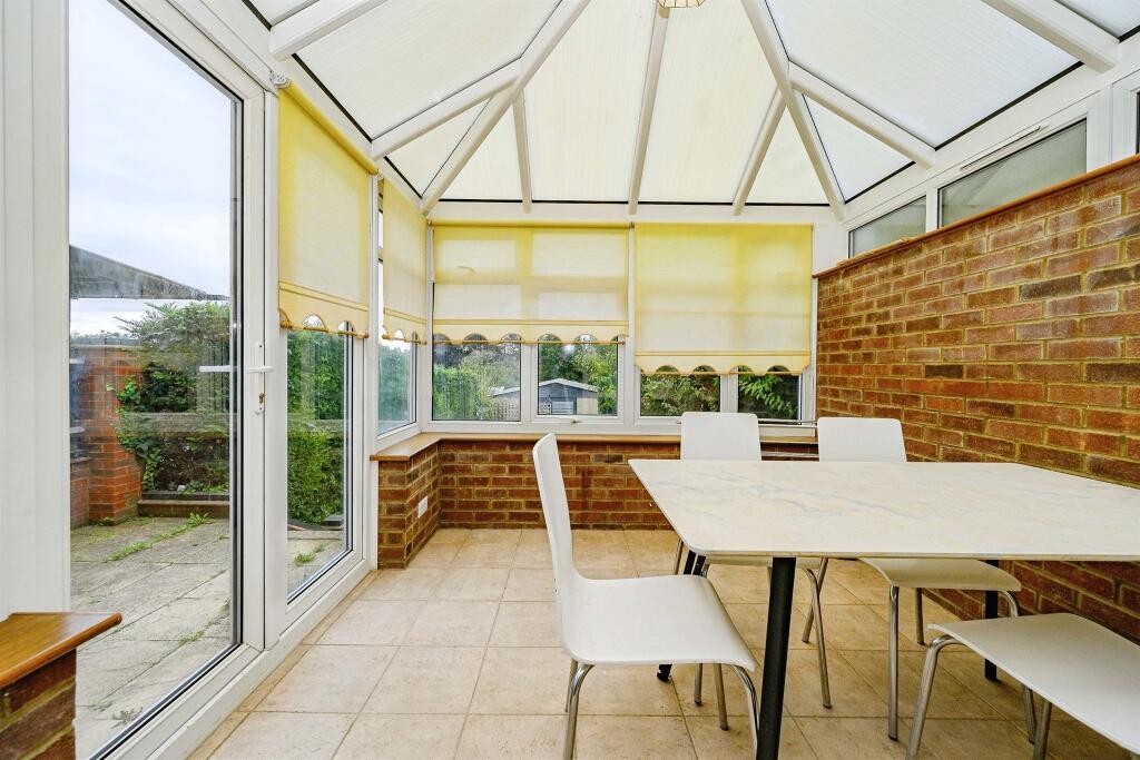 House in Luton - View 3