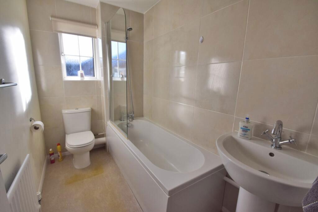 House in Chatham, Medway - More