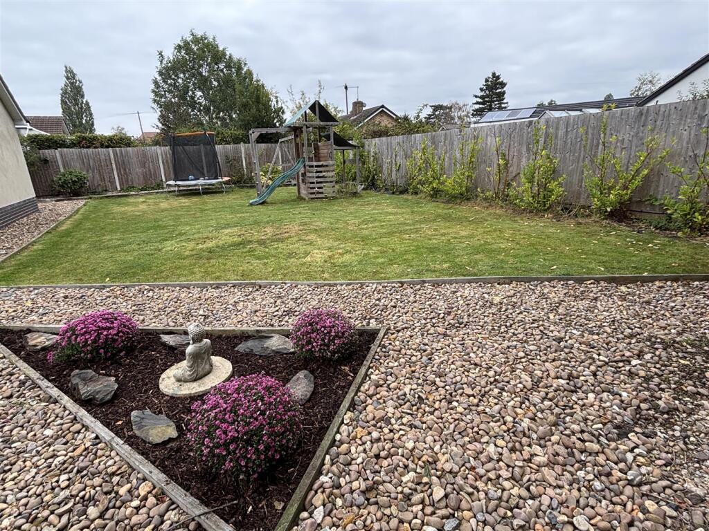 Torcross Close, Glenfield, Leicester photo 4