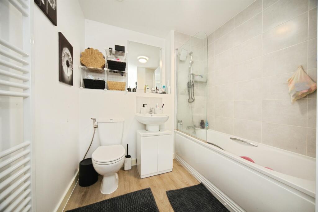 Apartment in Luton - More