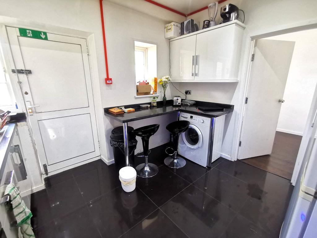 House in London - View 3