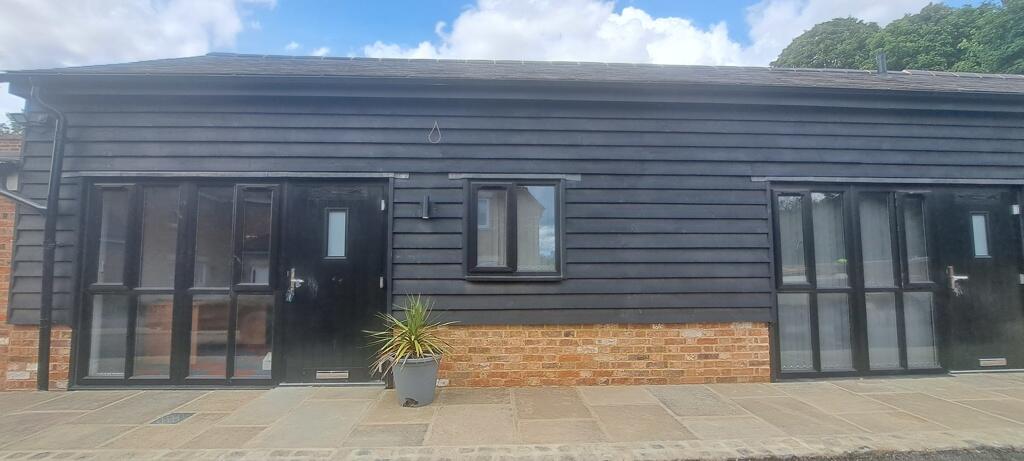 Main image of property: Unit 1, Nares Gladley Farm, Old Linslade Road, Heath and Reach, Leighton Buzzard, Bedfordshire, LU7