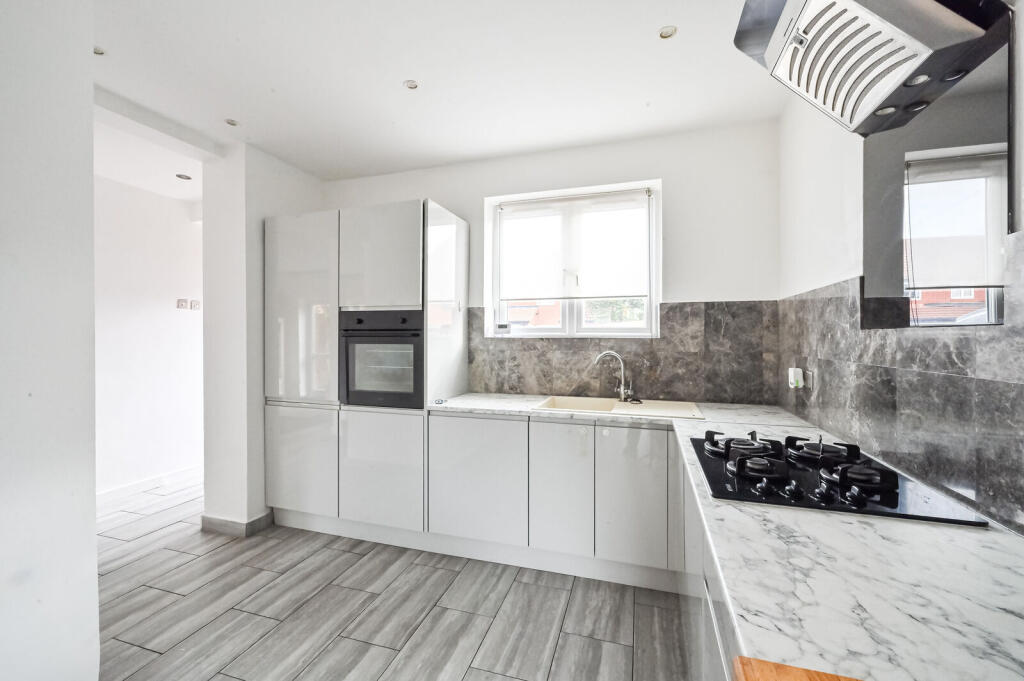 House in London, Beckton - More