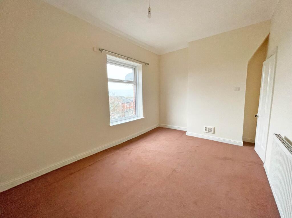 House in Oldham, Greater Manchester - View 5