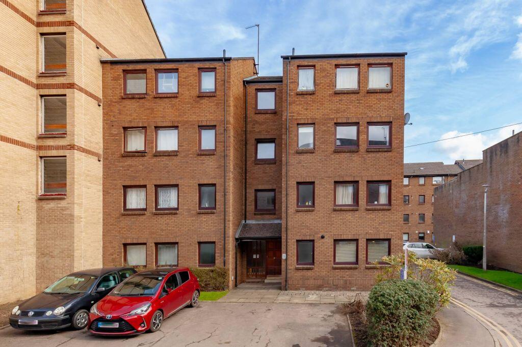 Main image of property: 5/2 Cowan's Close, Edinburgh, EH8 9HF