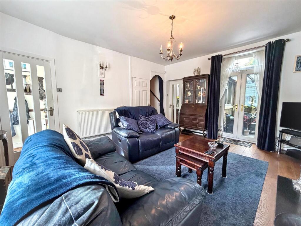 House in High Peak, Buxton - More