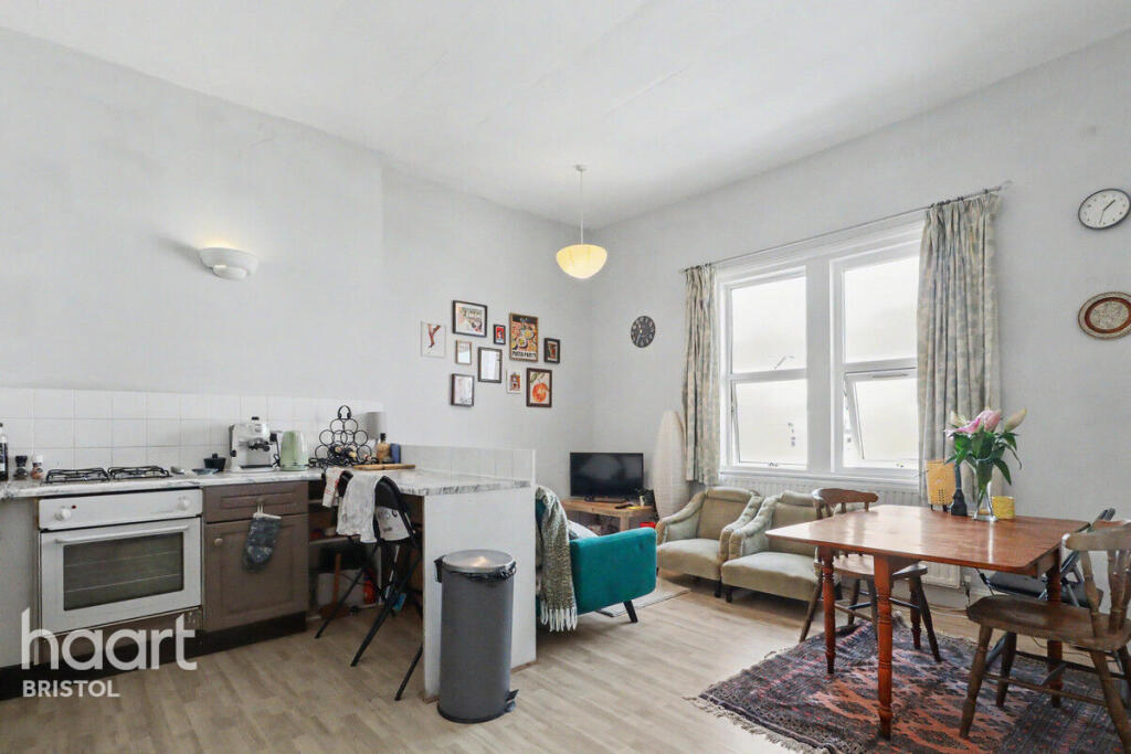 3-bed flat on West Park, BRISTOL, £375,000