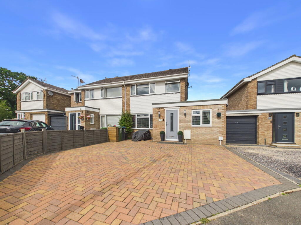 Main image of property: Wyvern Avenue, Calne, SN11 8NZ