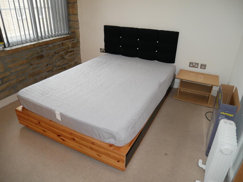 Apartment in Kirklees, West Yorkshire - View 4