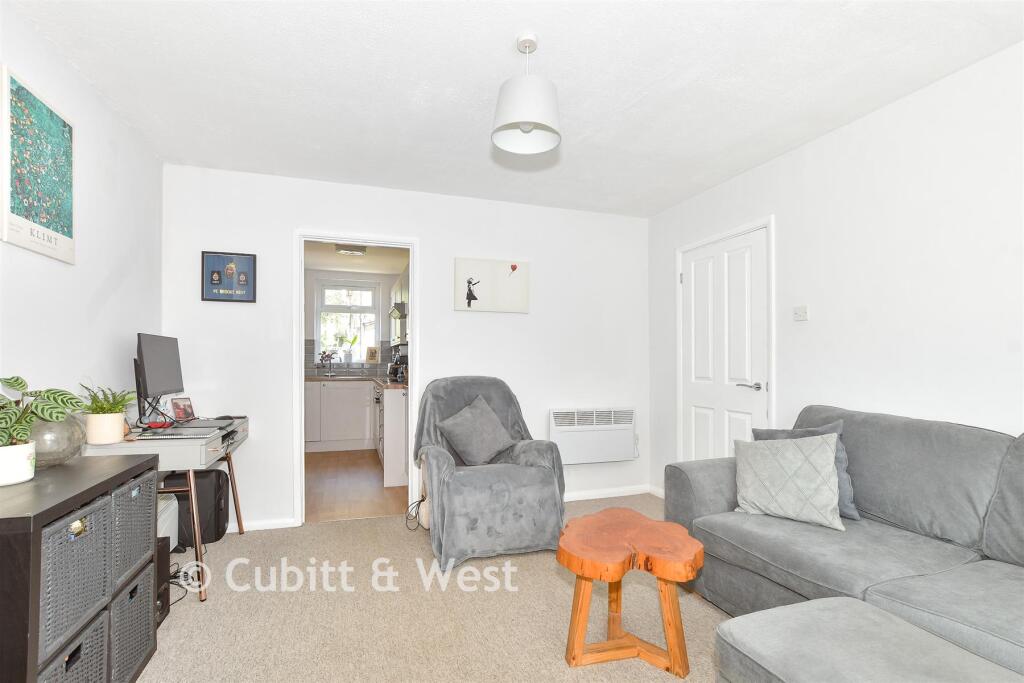 Apartment in Horsham, New Town - View 4