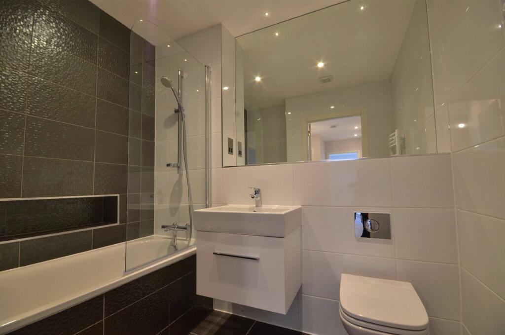 Apartment in Redhill - More