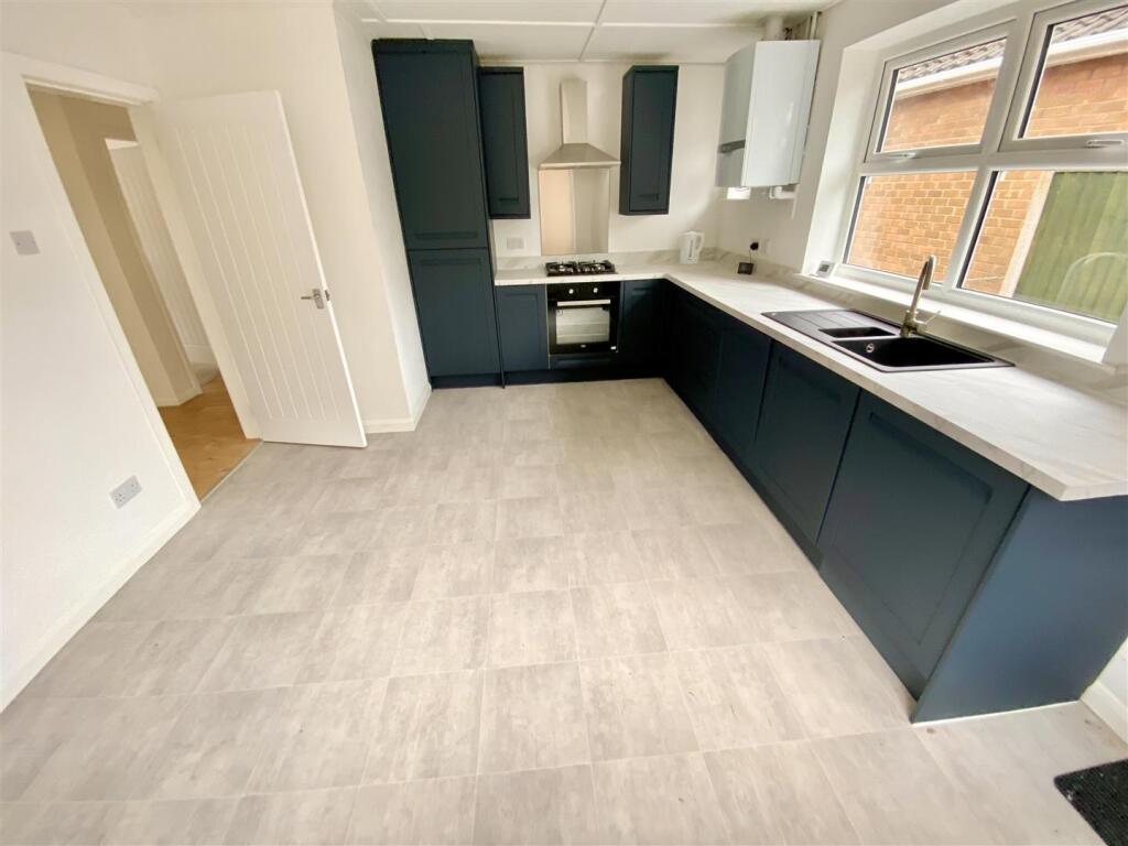 Spinney Road, Burbage photo 3
