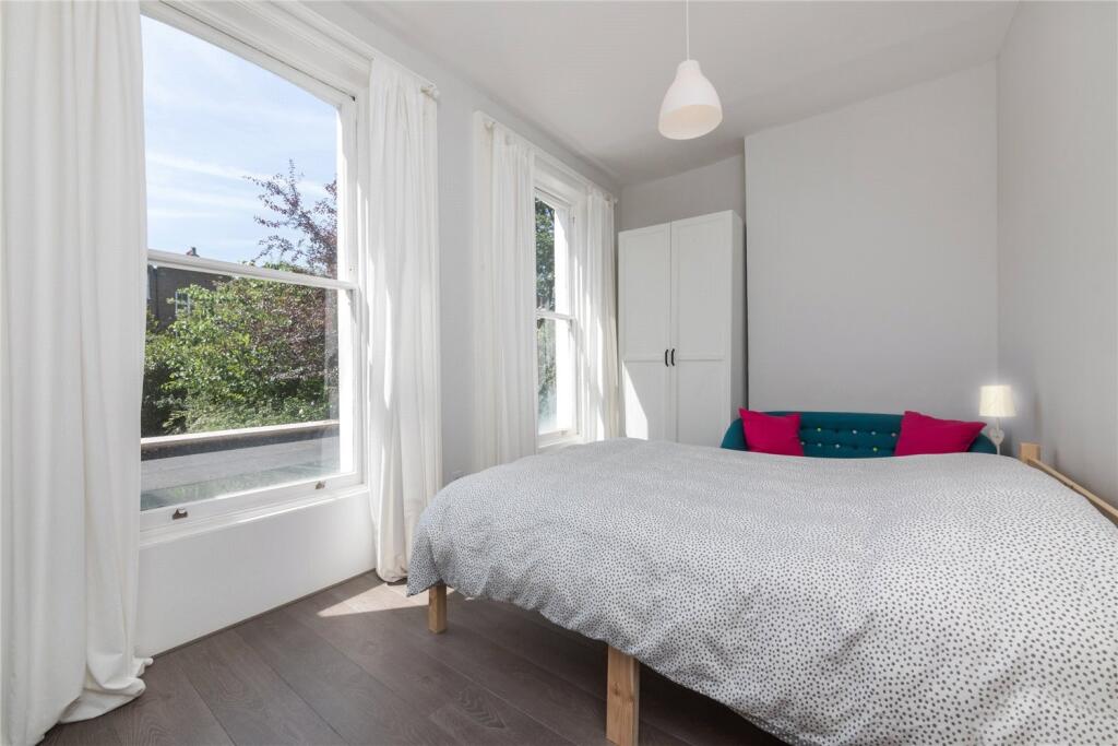House in London - View 3