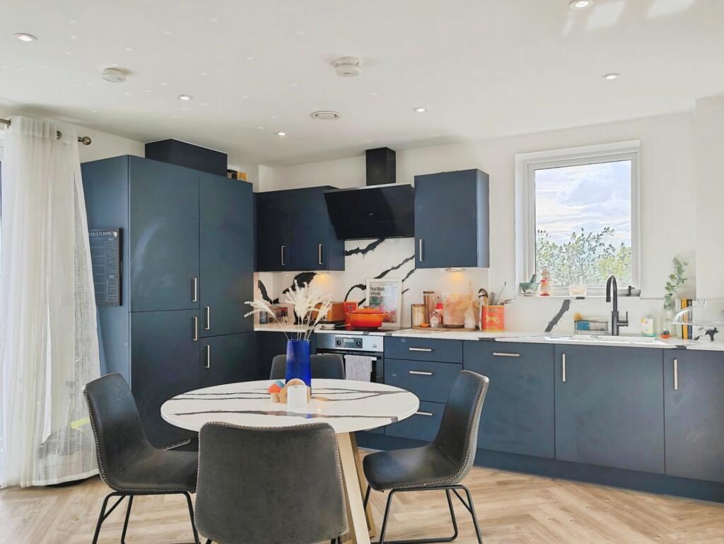 Apartment in Wokingham, Emmbrook - View 4