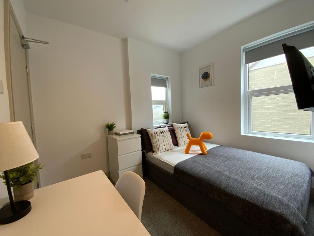 Main image of property: 81 Roberts Road, High Wycombe, HP13