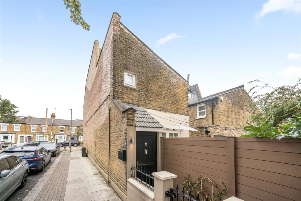 Apartment in London - More