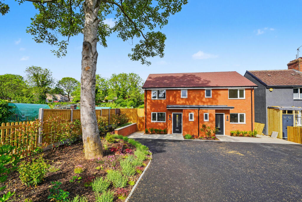 Main image of property: 1b Orchard Street, Northampton NN11 9EU