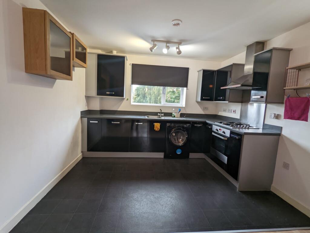 Apartment in Sandwell, West Midlands - View 5