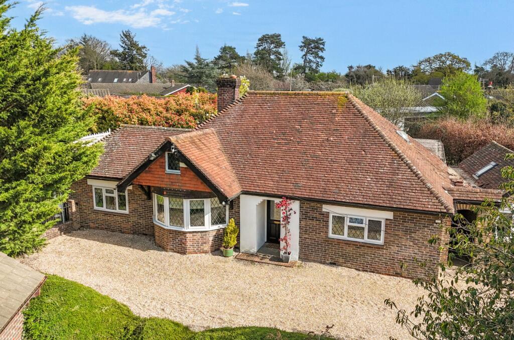 Main image of property: Fontwell Avenue, Eastergate, PO20
