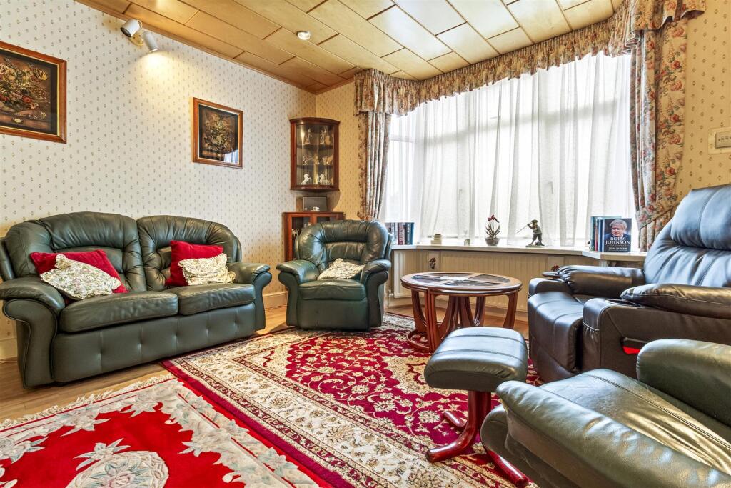Woodlea Road, Worthing - View 3