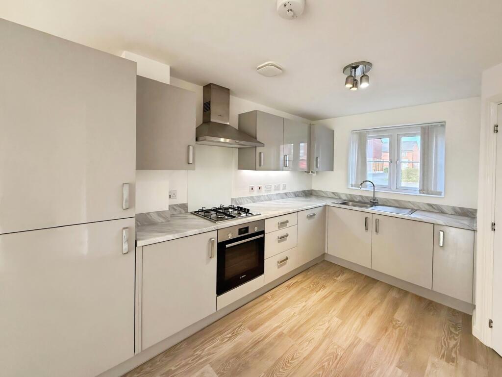 Weir Crescent, Kidderminster, DY11 photo 3