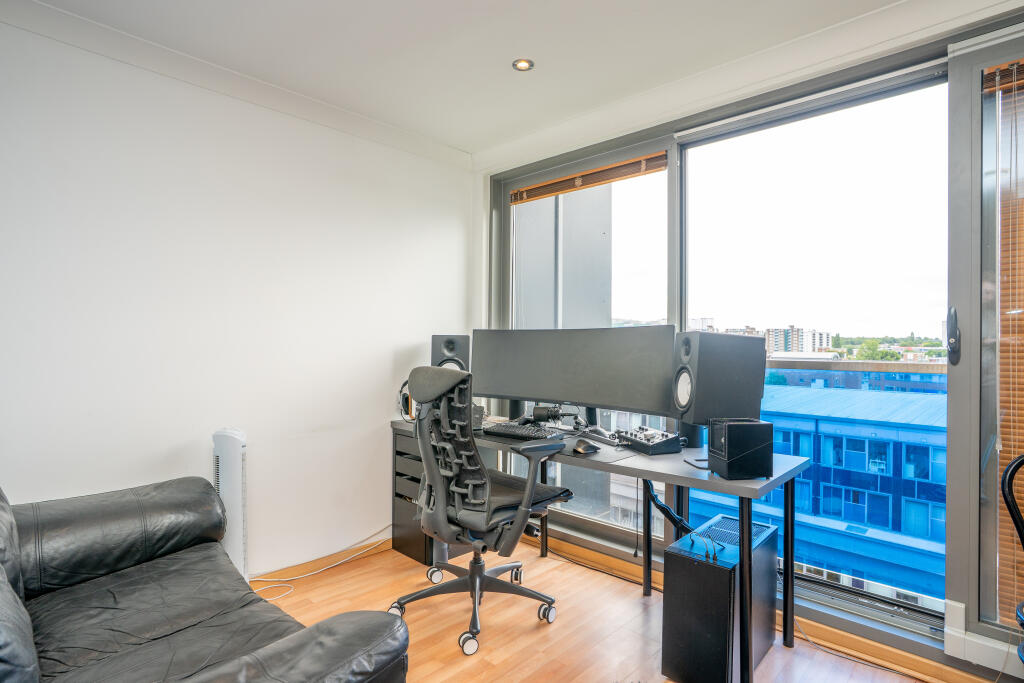 Apartment in Leeds, West Yorkshire - View 2