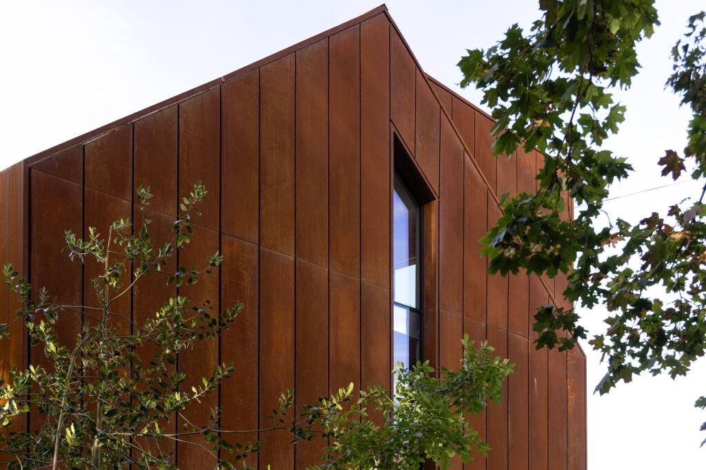House in Croydon - View 2