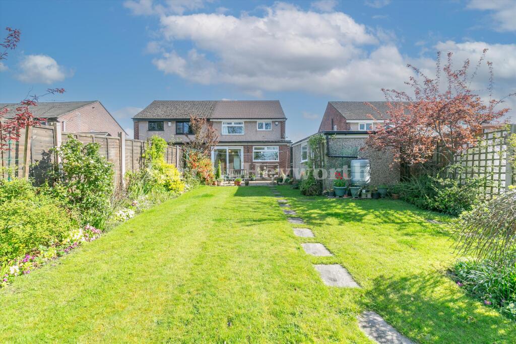 Renshaw Drive, Walton Le Dale, Preston photo 2