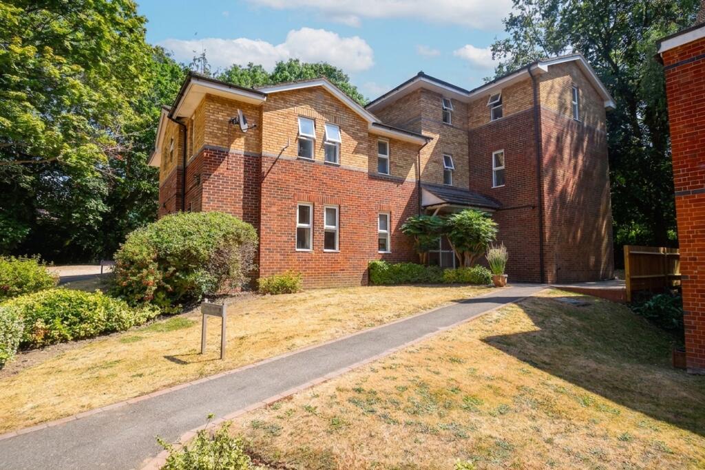 Main image of property: Oakwood Close, Otterbourne, SO21