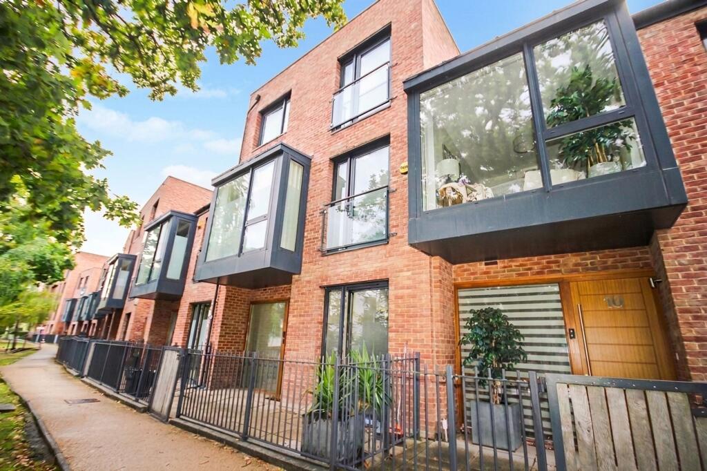 Main image of property: Ruskin Parade, Edgware, HA8