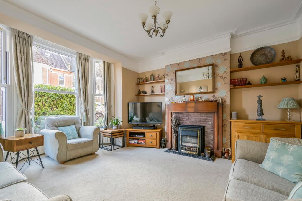 Upper Queens Road, Ashford, Kent, TN24 photo 2