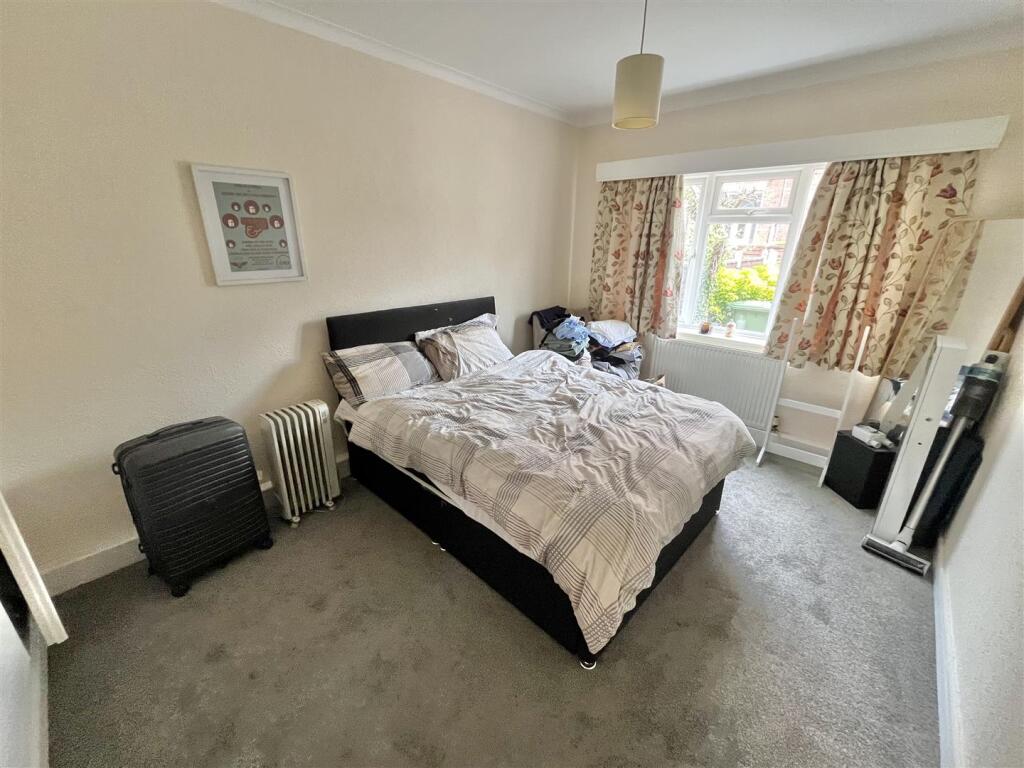 Apartment in Wilmslow, Fulshaw Park - More