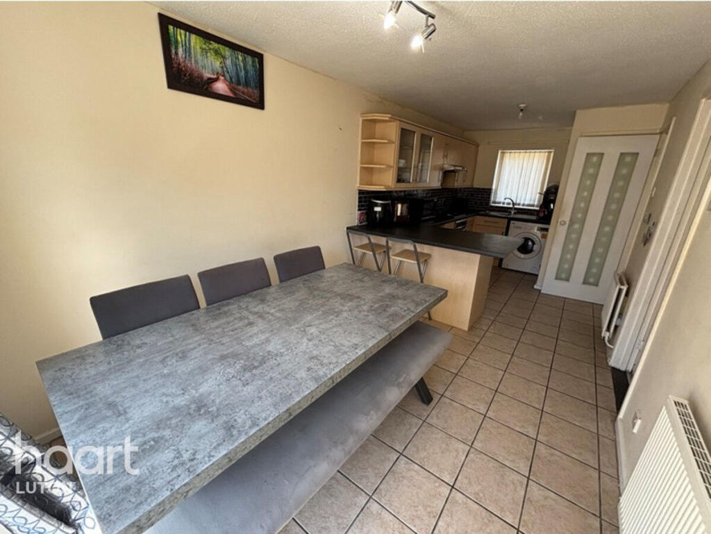 House in Luton - View 4
