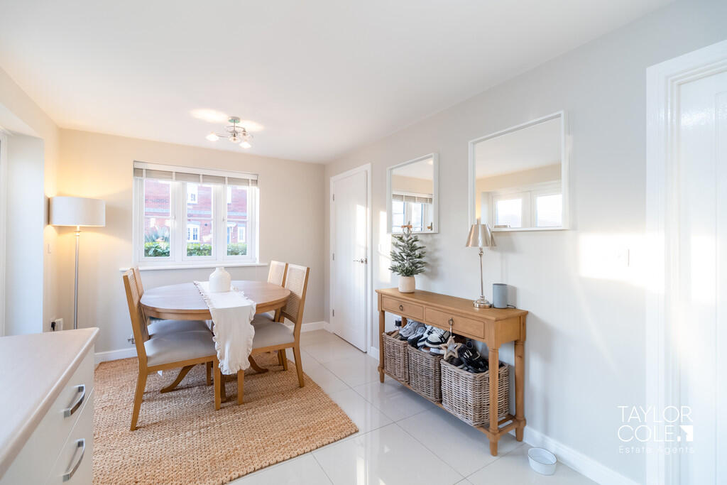 Meadow Way, Tamworth - More