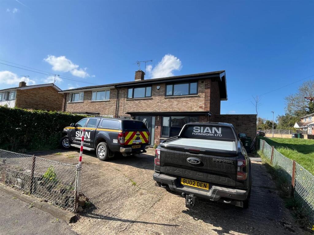 Main image of property: Buttlehide, Maple Cross