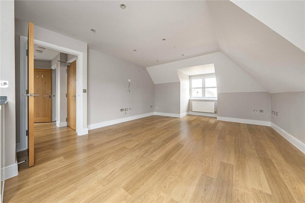 Apartment in Kingston upon Thames - View 3