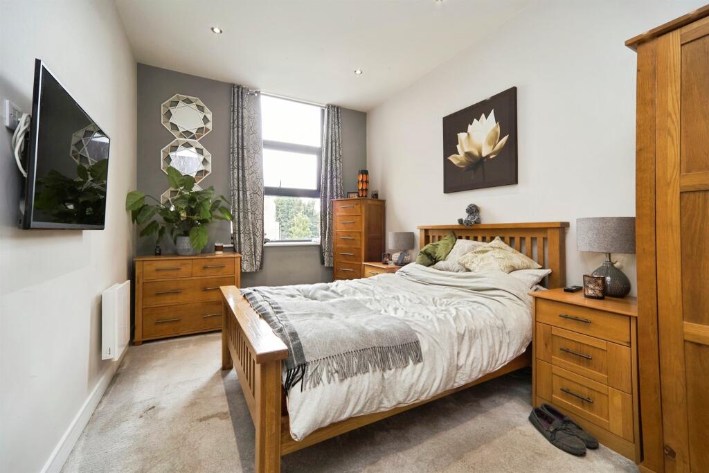Apartment in Leeds, Horsforth Woodside, Horsforth - View 5