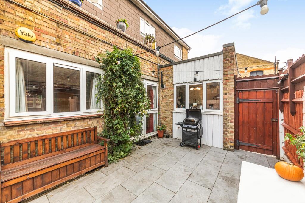 Apartment in London - More