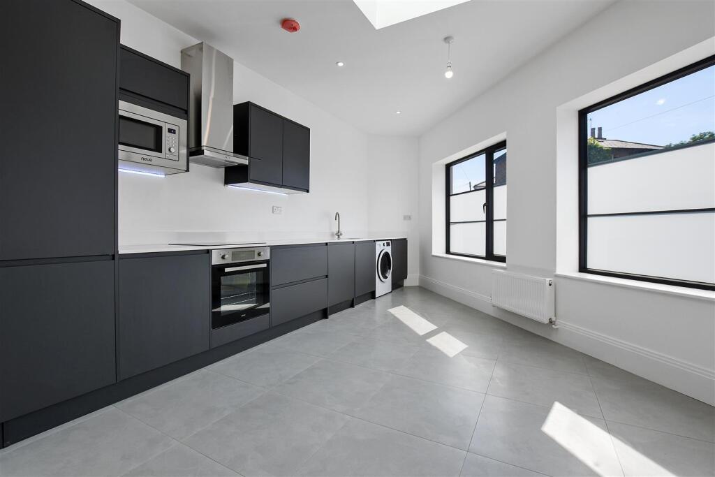 Apartment in Twickenham - View 4