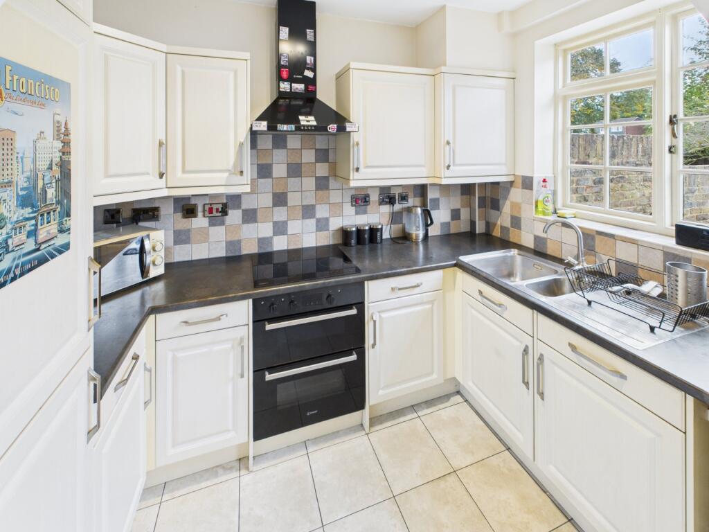 Lower Road, Chalfont St. Peter, Buckinghamshire, SL9 photo 2