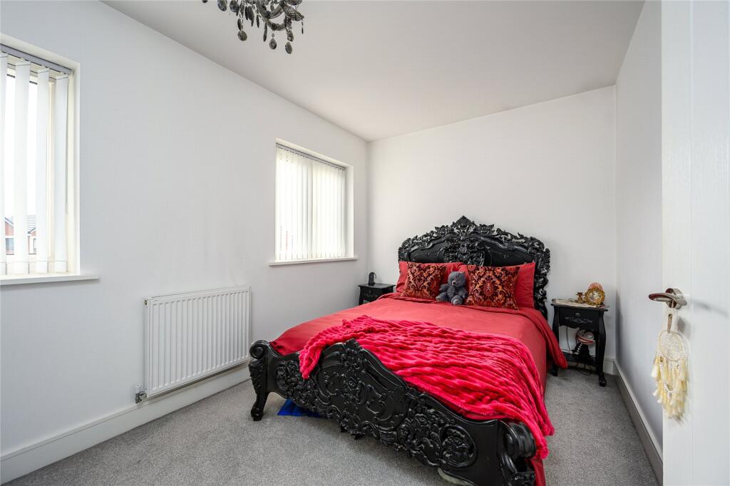 Donington Grove, Oxley, Wolverhampton, West Midlands, WV10 photo 4